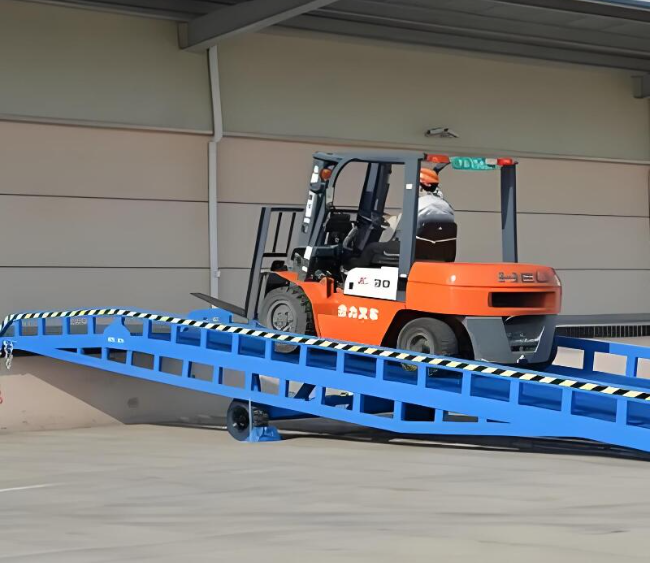 淄博移动式卸货平台（叉车用）